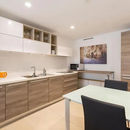 4br In Prime Location Just Off The Promenade By 360 Estates Appartement *