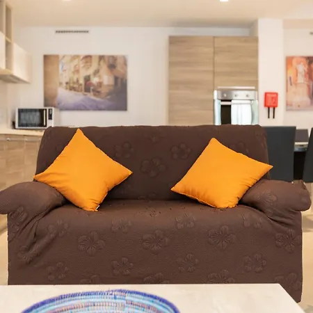 Апартаменты 4br In Prime Location Just Off The Promenade By 360 Estates *