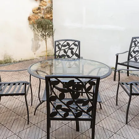 Appartement 4br In Prime Location Just Off The Promenade By 360 Estates *