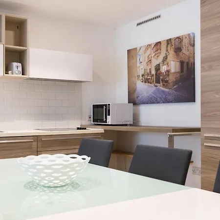 4br In Prime Location Just Off The Promenade By 360 Estates Апартаменты Слима