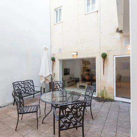 Appartement 4br In Prime Location Just Off The Promenade By 360 Estates